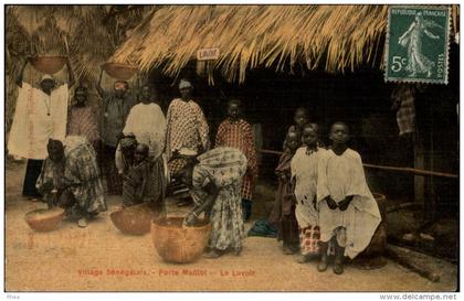 EXPOSITIONS COLONIALES - Porte Maillot - village sénégalais - lavoir