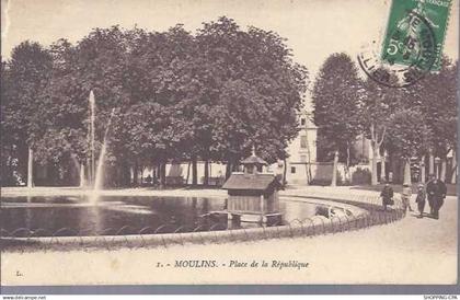 03 - Moulins - Place de la republique