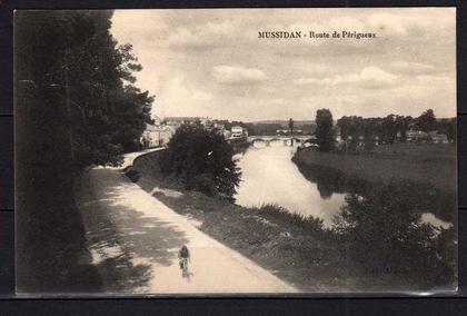 CPA 24 - Mussidan - Route de Périgueux