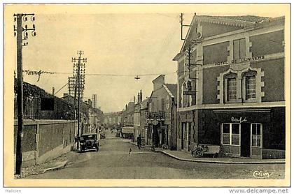 -ref- K25 - dordogne - mussidan - rue de lyon - cafe - hotel de l univers  - voiture -  carte bon etat -