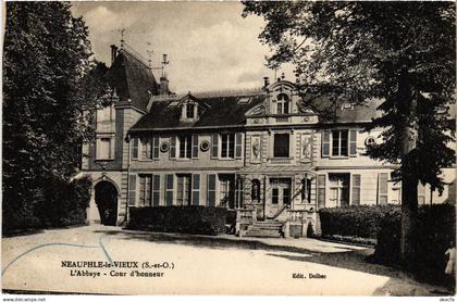 CPA Neauphle le Chateau Abbaye cour d'honneur (1423291)