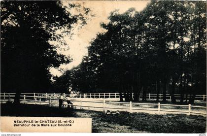 CPA NEAUPHLE-le-Chateau - Carrefour de la Mare aux Coulons (102558)