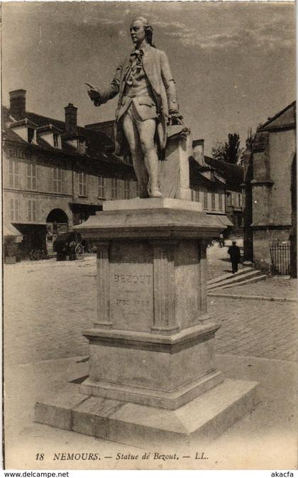 CPA NEMOURS - Statue de Bezout (249545)