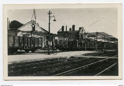 carte photo Neufchateau ( 88 ) gare incendiée par les Allemands en 1944.tampon Photo Mallet Mme Goulpeau rue de france