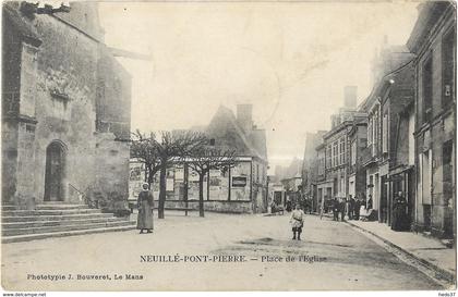 Neuillé-Pont-Pierre - Place de l'Eglise