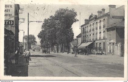 CPA Neuilly Sur Marne Rue de Paris Hôtel-Restaurant du Cheval Blanc