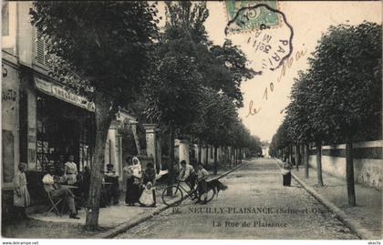 CPA NEUILLY-PLAISANCE - La Rue de Plaisance (44285)