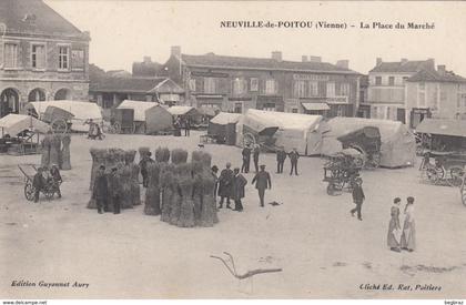 NEUVILLE EN POITOU     PLACE DU MARCHE