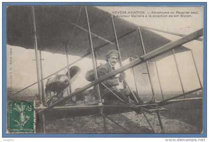 58 - NEVERS --  Aviation --  Aérodrome du peuplier - seul - L'aviateur DAILLENS à la...