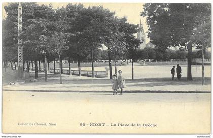 CPA NIORT - La Place de la Brèche - Animée - Enfants - Collection Clouzot , Niort n°98