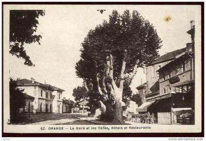 Cpa du 84 Orange La gare et les Cafés, Hôtels et Restaurants            A47