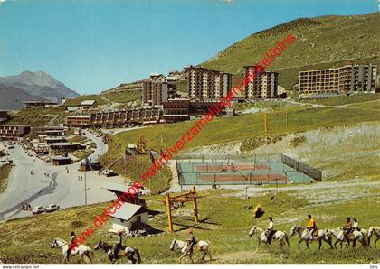 Promenade à cheval dans la station - Orcieres - (5) Hautes Alpes