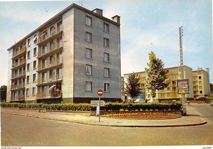 ORLY - Carrefour avenue de l'aérodrome - Immeubles, HLM - Panneau La Belle Epine, Aéroport