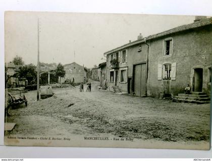 Mancieulles / Val de Briey / Frankreich. Rue de Briey. Straßenpartie mit Personen, Boulangerie Zavarise. Alte