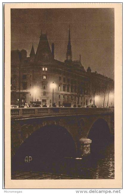 PARIS la Nuit - Palais de Justice