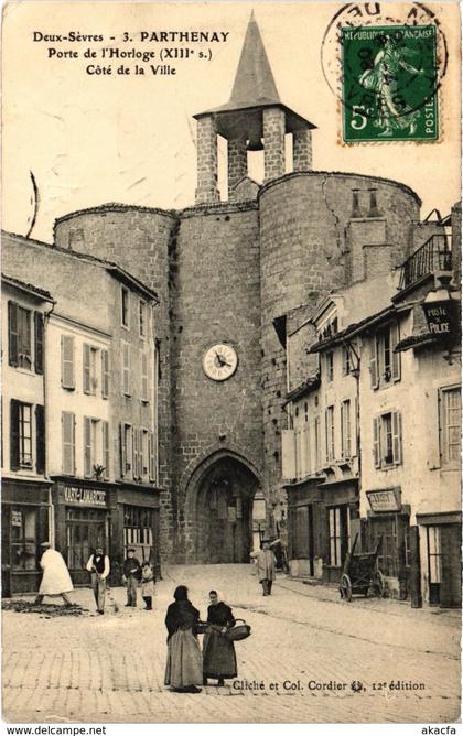 CPA PARTHENAY - Porte de l'Horloge (89500)