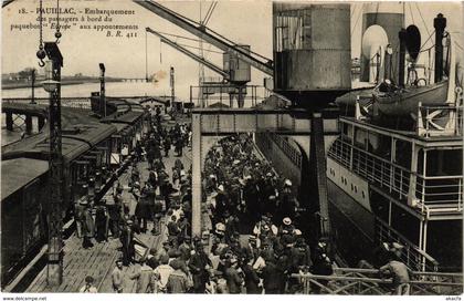 CPA PAUILLAC - Embarquement des passagers (192928)