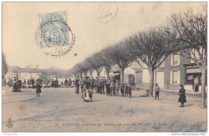 CPA 95 PERSAN PLACE DE PERSAN UN JOUR DE MARCHE 1904