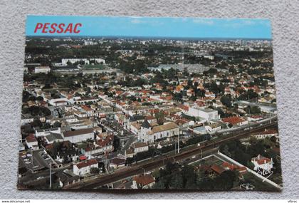 Cpm 1988, Pessac, vue générale de la ville avec l'église et la place de la mairie, Gironde 33