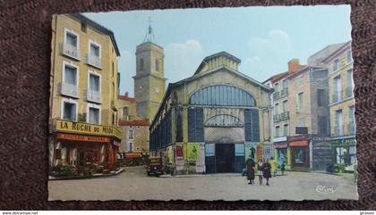 CPA PEZENAS HERAULT 34 PLACE DU MARCHE ED VVE CAZALS HALLE HALLES DISPARUES EPICERIE LA RUCHE DU MIDI VOITURE AUTO TACOT