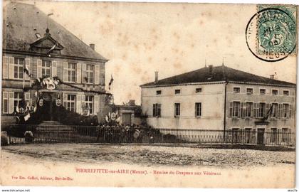 CPA Pierrefitte-sur-Aire (Meuse) - Remise du Drapean aux Vétérans (178793)