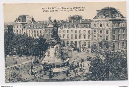 CPA 20. Paris Place de la République Place and the statue of the republic circulée écrite