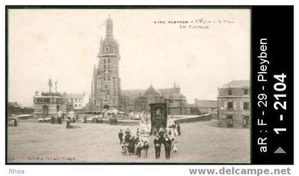 29 Pleyben - 5205. PLEYBEN - L'Eglise et la Place Une Procession - procession - procession br /  D29D  K29162K  C29162C