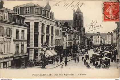 CPA PONT-AUDEMER - Rue de la République - Le Marché (43297)