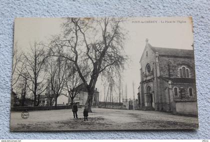 Pont de Cheruy, la place de l'église, Isère 38