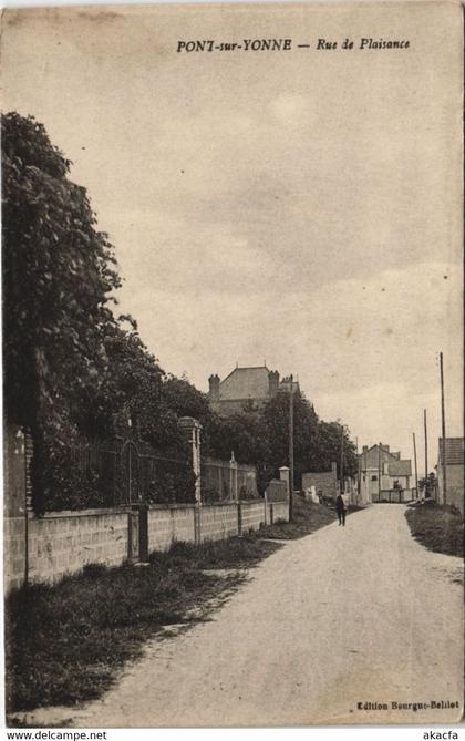 CPA PONT-sur-YONNE - Rue de Plaisance (146409)