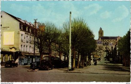 CPA PONTOISE - Place de la Gare et Hotel de PONTOISE (68803)