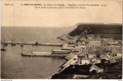 CPA PORT-en-BESSIN-HUPPAIN La Ville et les Falaises (1258132)