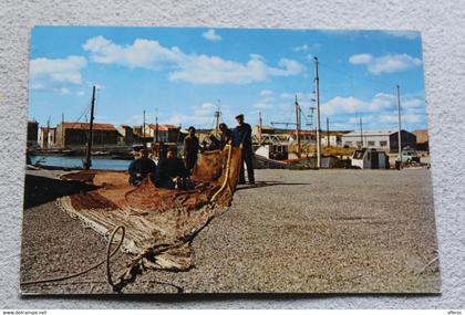 Cpm 1972, Port la Nouvelle, réparation des filets, Aude 11