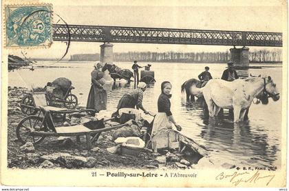 Carte POSTALE  Ancienne  de POUILLY sur LOIRE - A l'abreuvoir