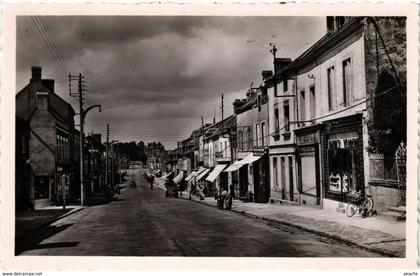 CPA MAYENNE - PRÉ-en-PAIL Rue Aristide Briand (255135)