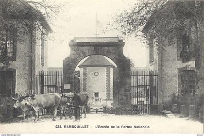 CPA Rambouillet - L'Entrée de la Ferme Nationale