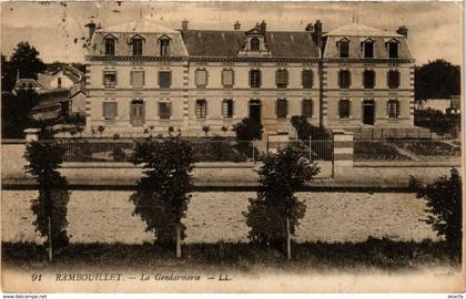 CPA RAMBOUILLET - La Gendarmerie (246529)