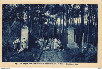 CPA Realville Entree du bois FRANCE (1094841)