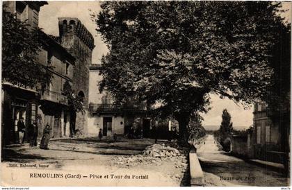 CPA REMOULINS - Place et Tour du Portail (458977)