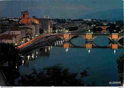 26 - Romans sur Isère - L'Isère et la Ville au crépuscule - Vue de Nuit - CPM - Voir Scans Recto-Verso