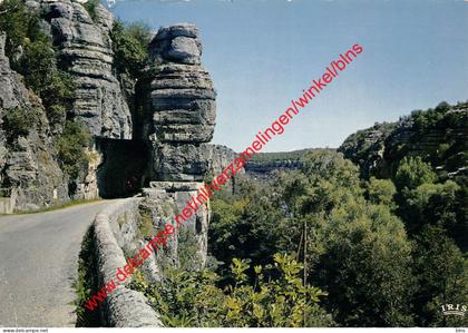 L'Entrée des défilés de Ruoms - Ruoms - (7) Ardèche