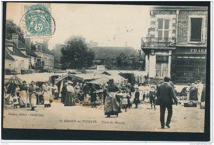 SAINT AMAND EN PUISAYE - Le Marché