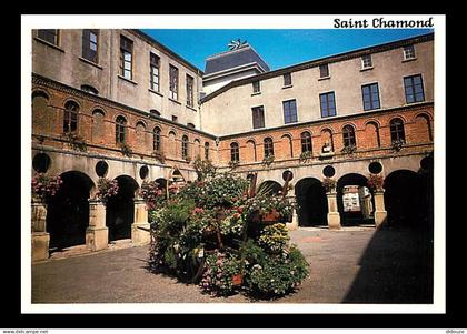 42 - Saint Chamond - Cour d'Honneur de l'Hôtel de Ville - Fleurs - Flamme Postale de Saint Chamond - CPM - Voir Scans Re