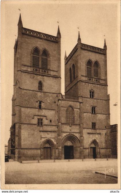 CPA Saint Flour La Cathedrale FRANCE (1090339)