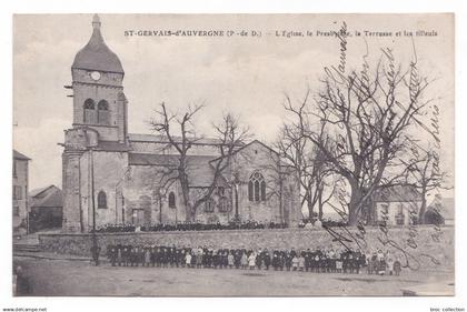 Saint-Gervais-d'Auvergne, l'église, le presbytère, la terrasse et les tilleuls, enfants, éd. A. Michel