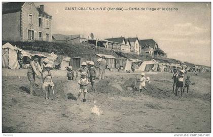 SAINT GILLES CROIX DE VIE - Partie de plage et le casino