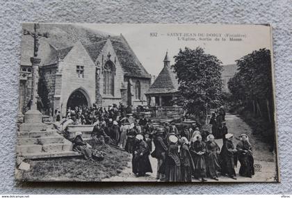 I147, Saint Jean du Doigt, l'église, sortie de la messe, Finistère 29