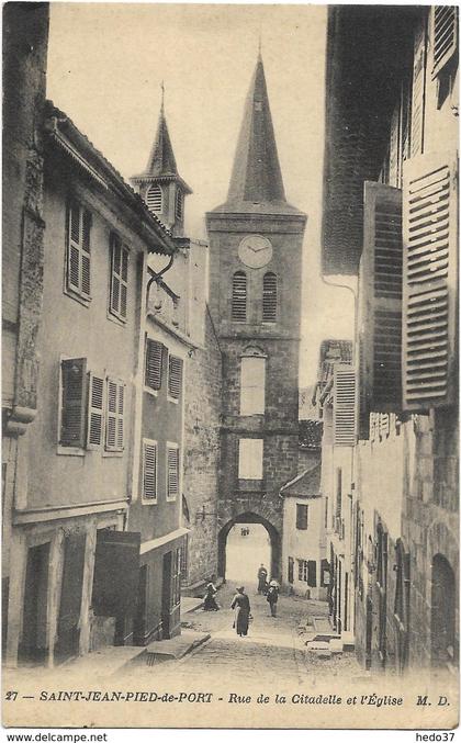 Saint-Jean-Pied-de-Port - Rue de la Citadelle et l'Eglise