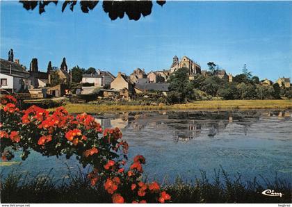 SAINT JULIEN DE VOUVANTES     VUE D ENSEMBLE DU BOURG