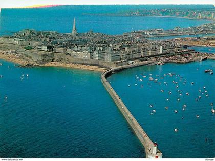 35 - Saint Malo - Les Remparts du Vieux Saint-Malo - Vue aérienne - CPM - Carte Neuve - Voir Scans Recto-Verso